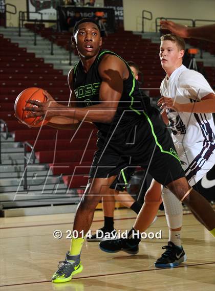 Thumbnail 3 in Foss vs La Quinta (MaxPreps Holiday Classic) photogallery.