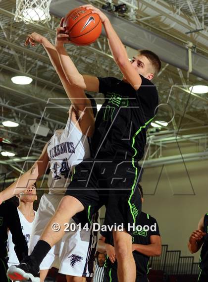 Thumbnail 2 in Foss vs La Quinta (MaxPreps Holiday Classic) photogallery.