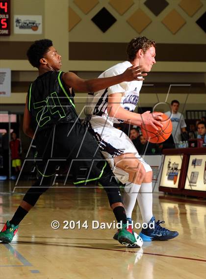 Thumbnail 3 in Foss vs La Quinta (MaxPreps Holiday Classic) photogallery.