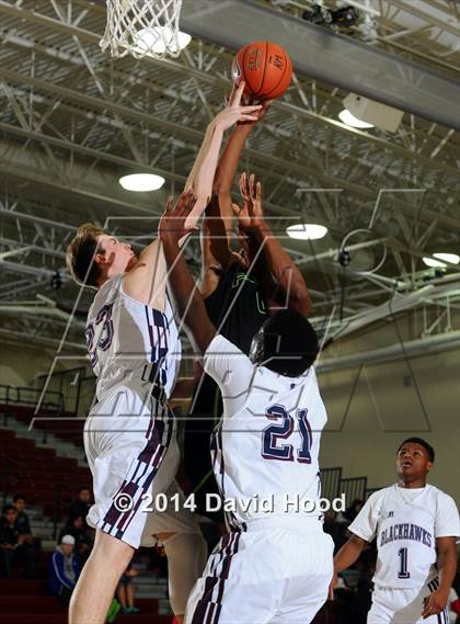 Thumbnail 2 in Foss vs La Quinta (MaxPreps Holiday Classic) photogallery.