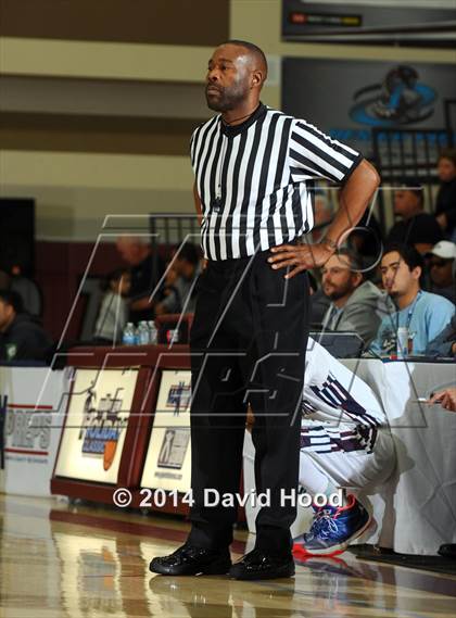 Thumbnail 3 in Foss vs La Quinta (MaxPreps Holiday Classic) photogallery.