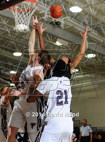 Thumbnail 2 in Foss vs La Quinta (MaxPreps Holiday Classic) photogallery.