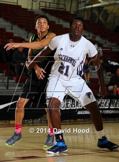 Thumbnail 3 in Foss vs La Quinta (MaxPreps Holiday Classic) photogallery.