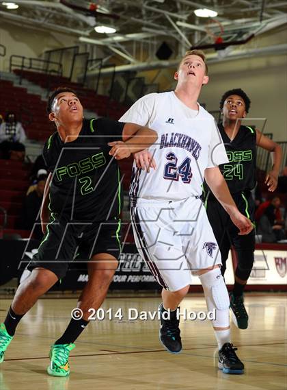 Thumbnail 3 in Foss vs La Quinta (MaxPreps Holiday Classic) photogallery.