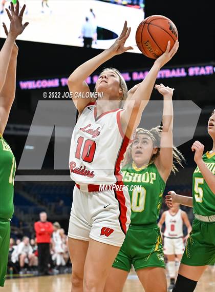 Thumbnail 2 in Winnsboro vs Bishop (UIL State Semifinal) photogallery.