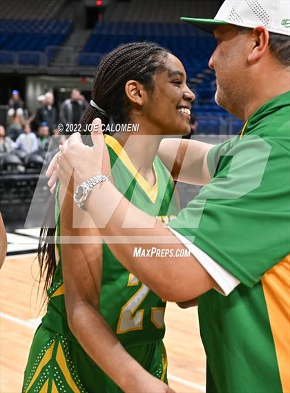 Thumbnail 1 in Winnsboro vs Bishop (UIL State Semifinal) photogallery.