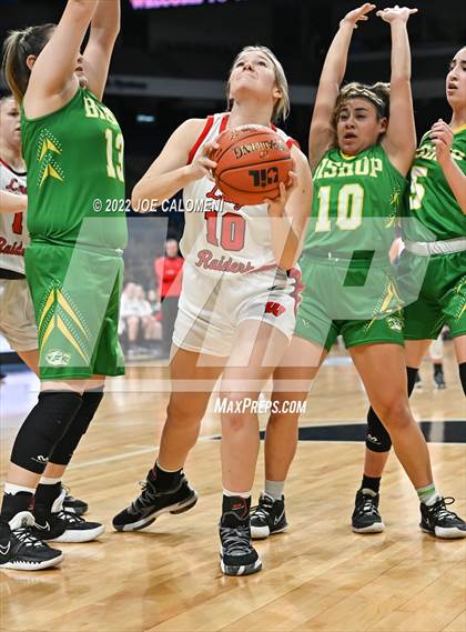 Thumbnail 1 in Winnsboro vs Bishop (UIL State Semifinal) photogallery.