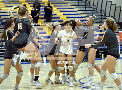 Thumbnail 3 in Bishop O'Dowd vs. Temecula Valley (CIF State D1 Final) photogallery.