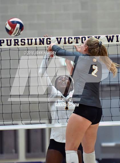 Thumbnail 3 in Bishop O'Dowd vs. Temecula Valley (CIF State D1 Final) photogallery.