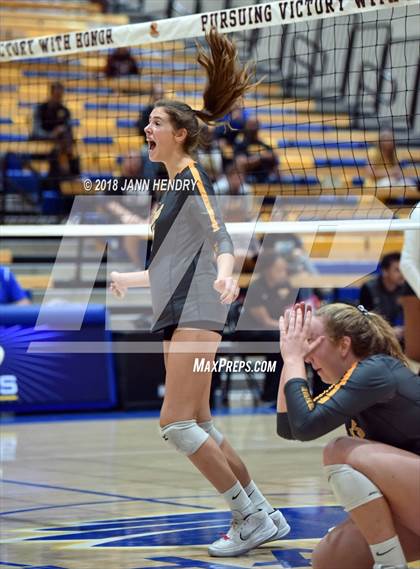 Thumbnail 1 in Bishop O'Dowd vs. Temecula Valley (CIF State D1 Final) photogallery.