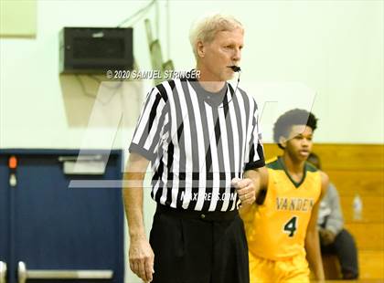 Thumbnail 1 in Clovis East vs. Vanden (Modesto Christian Holiday Classic) photogallery.