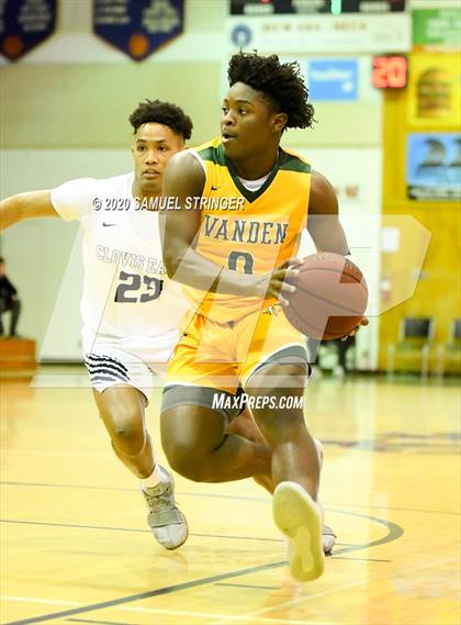 Thumbnail 2 in Clovis East vs. Vanden (Modesto Christian Holiday Classic) photogallery.