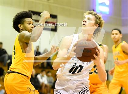 Thumbnail 3 in Clovis East vs. Vanden (Modesto Christian Holiday Classic) photogallery.