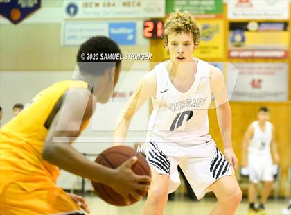 Thumbnail 3 in Clovis East vs. Vanden (Modesto Christian Holiday Classic) photogallery.