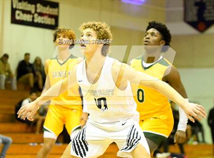 Thumbnail 2 in Clovis East vs. Vanden (Modesto Christian Holiday Classic) photogallery.