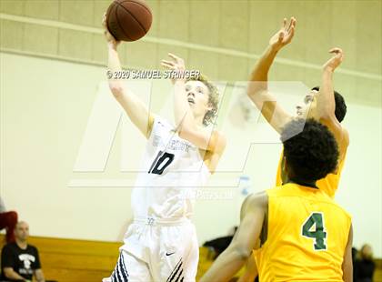 Thumbnail 2 in Clovis East vs. Vanden (Modesto Christian Holiday Classic) photogallery.