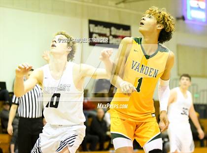 Thumbnail 2 in Clovis East vs. Vanden (Modesto Christian Holiday Classic) photogallery.