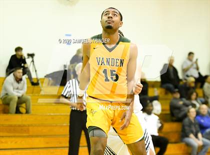 Thumbnail 2 in Clovis East vs. Vanden (Modesto Christian Holiday Classic) photogallery.