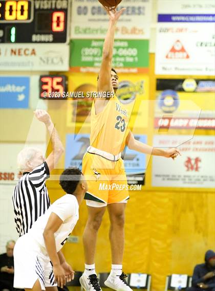 Thumbnail 1 in Clovis East vs. Vanden (Modesto Christian Holiday Classic) photogallery.