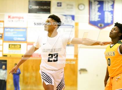 Thumbnail 1 in Clovis East vs. Vanden (Modesto Christian Holiday Classic) photogallery.