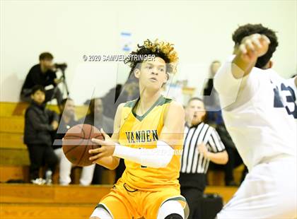 Thumbnail 2 in Clovis East vs. Vanden (Modesto Christian Holiday Classic) photogallery.