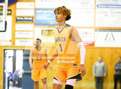 Thumbnail 1 in Clovis East vs. Vanden (Modesto Christian Holiday Classic) photogallery.