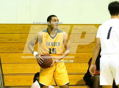 Thumbnail 1 in Clovis East vs. Vanden (Modesto Christian Holiday Classic) photogallery.