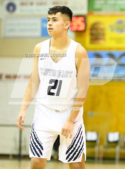 Thumbnail 1 in Clovis East vs. Vanden (Modesto Christian Holiday Classic) photogallery.