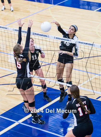 Thumbnail 2 in Bishop Kenny vs. Bishop Moore (Berkeley Premier) photogallery.