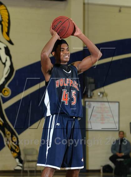 Thumbnail 2 in Cosumnes Oaks vs. Rio Americano (Trojan Toss-Up) photogallery.