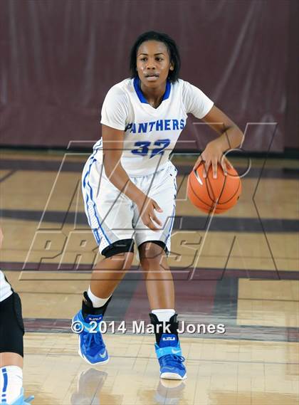 Thumbnail 3 in Desert Vista vs. Dillard (Nike Tournament of Champions) photogallery.