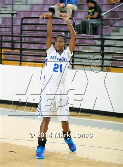 Thumbnail 1 in Desert Vista vs. Dillard (Nike Tournament of Champions) photogallery.