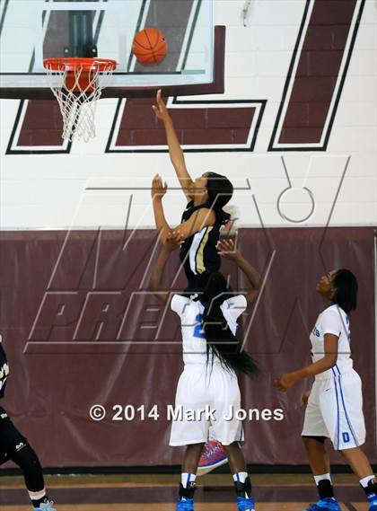 Thumbnail 1 in Desert Vista vs. Dillard (Nike Tournament of Champions) photogallery.
