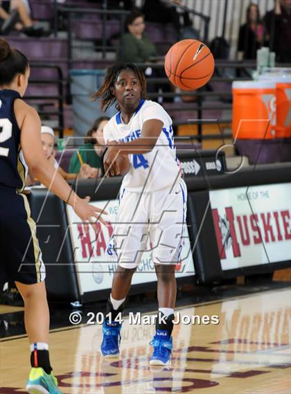 Thumbnail 3 in Desert Vista vs. Dillard (Nike Tournament of Champions) photogallery.