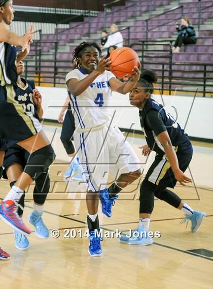 Thumbnail 3 in Desert Vista vs. Dillard (Nike Tournament of Champions) photogallery.