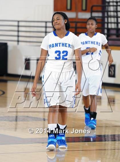 Thumbnail 2 in Desert Vista vs. Dillard (Nike Tournament of Champions) photogallery.