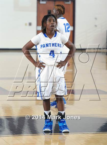 Thumbnail 1 in Desert Vista vs. Dillard (Nike Tournament of Champions) photogallery.