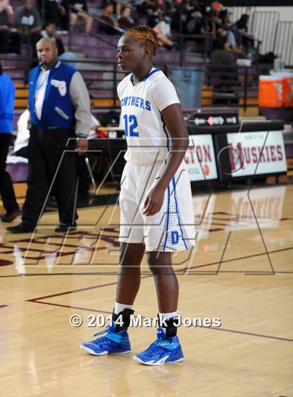 Thumbnail 1 in Desert Vista vs. Dillard (Nike Tournament of Champions) photogallery.