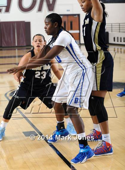 Thumbnail 2 in Desert Vista vs. Dillard (Nike Tournament of Champions) photogallery.