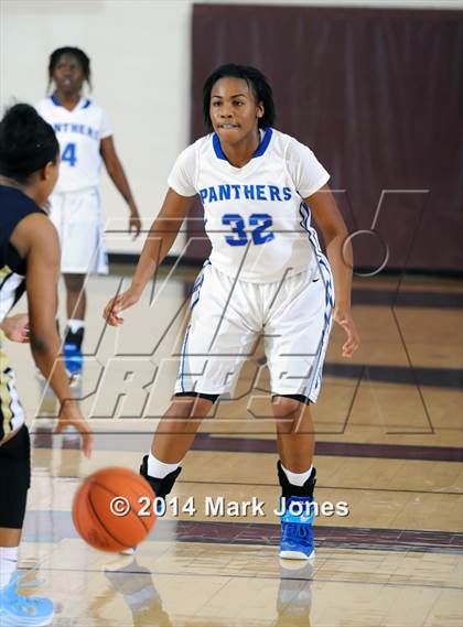 Thumbnail 1 in Desert Vista vs. Dillard (Nike Tournament of Champions) photogallery.