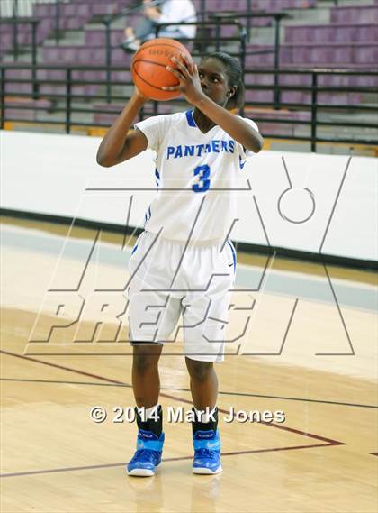 Thumbnail 2 in Desert Vista vs. Dillard (Nike Tournament of Champions) photogallery.
