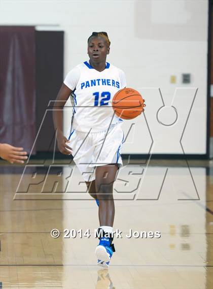 Thumbnail 2 in Desert Vista vs. Dillard (Nike Tournament of Champions) photogallery.