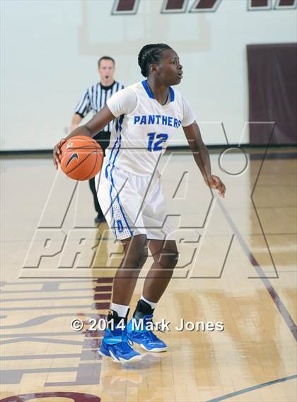 Thumbnail 1 in Desert Vista vs. Dillard (Nike Tournament of Champions) photogallery.