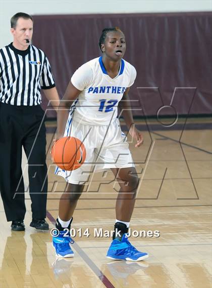 Thumbnail 2 in Desert Vista vs. Dillard (Nike Tournament of Champions) photogallery.