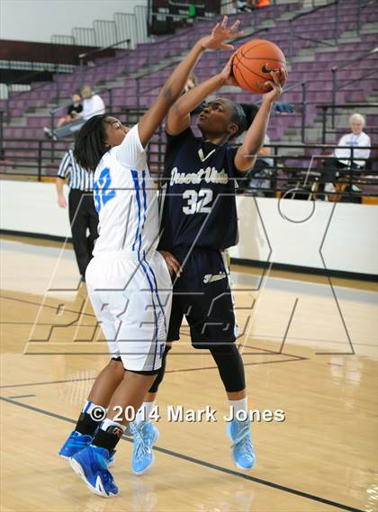 Thumbnail 2 in Desert Vista vs. Dillard (Nike Tournament of Champions) photogallery.