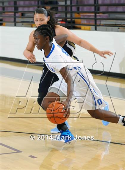 Thumbnail 1 in Desert Vista vs. Dillard (Nike Tournament of Champions) photogallery.