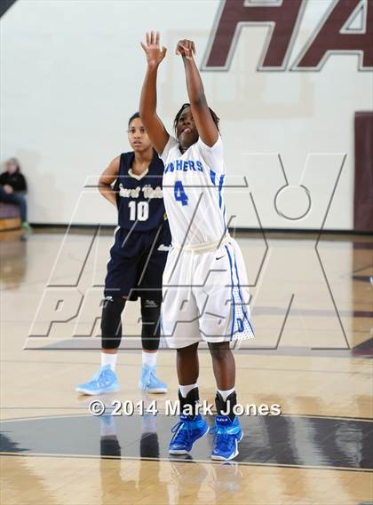 Thumbnail 2 in Desert Vista vs. Dillard (Nike Tournament of Champions) photogallery.