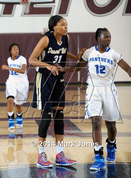 Thumbnail 1 in Desert Vista vs. Dillard (Nike Tournament of Champions) photogallery.