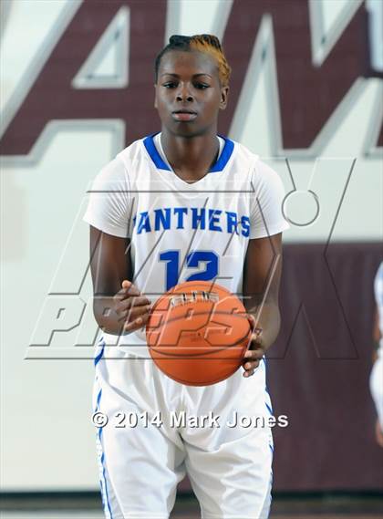 Thumbnail 2 in Desert Vista vs. Dillard (Nike Tournament of Champions) photogallery.