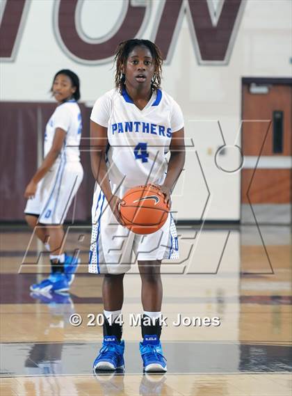 Thumbnail 2 in Desert Vista vs. Dillard (Nike Tournament of Champions) photogallery.
